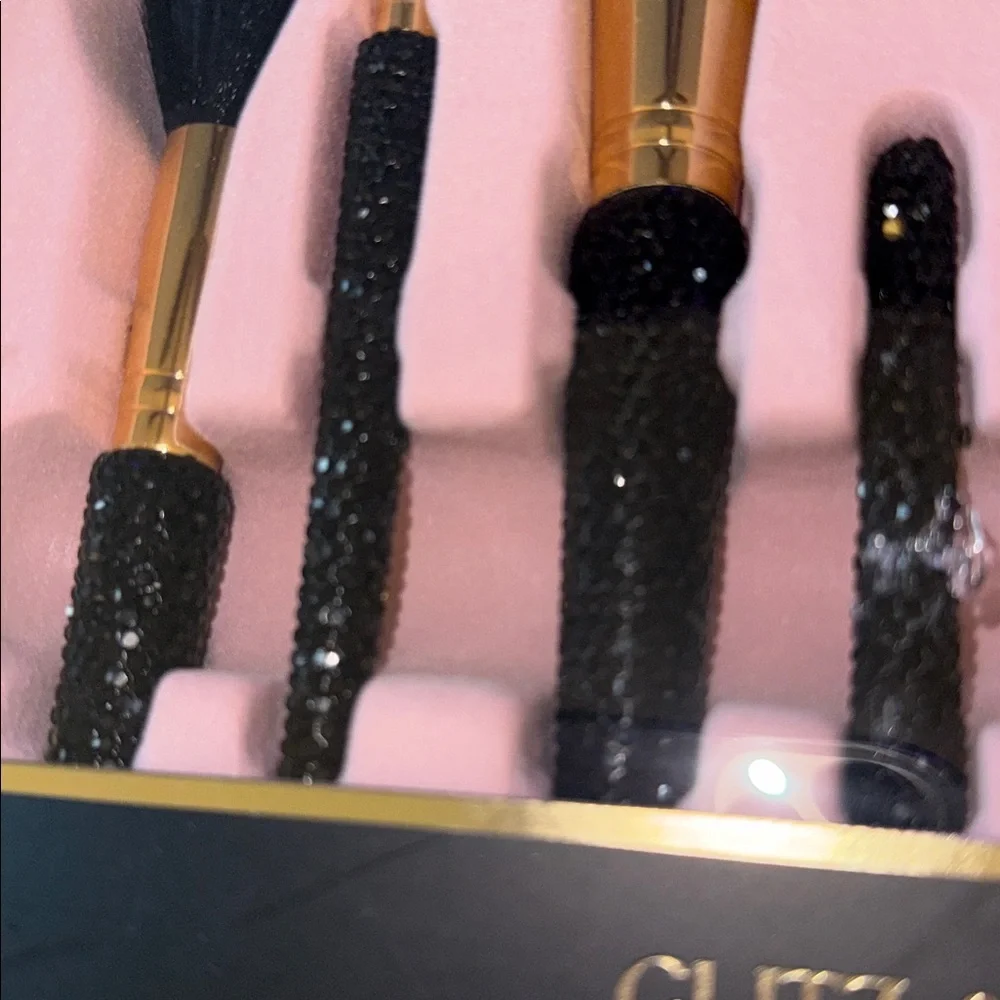 Glitz & Glam Full Face Makeup Brush Set - Cream and Silver